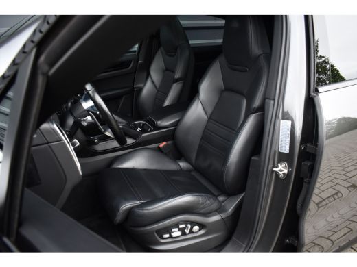 Porsche Cayenne Coupé 3.0 E-Hybrid 462pk | Panoramadak | Sport Chrono | Achterasbesturing | 21'' Velgen | Leder Dashbor... ActivLease financial lease