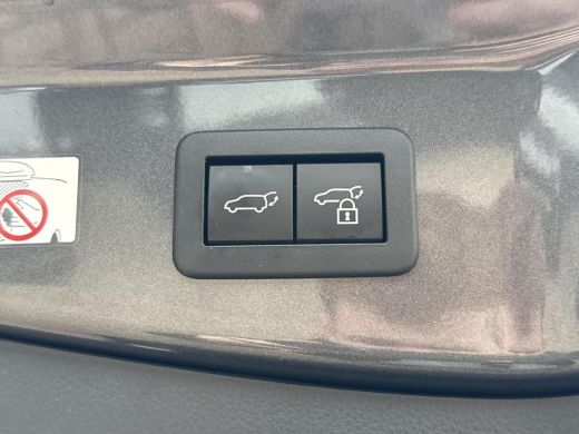 Toyota C-HR 1.8 Hybrid 140 First Edition **NAVIGATIE/ STUUR- EN STOELVERWARMING/ ELEK. ACHTERKLEP/ DODEHOEKDE... ActivLease financial lease