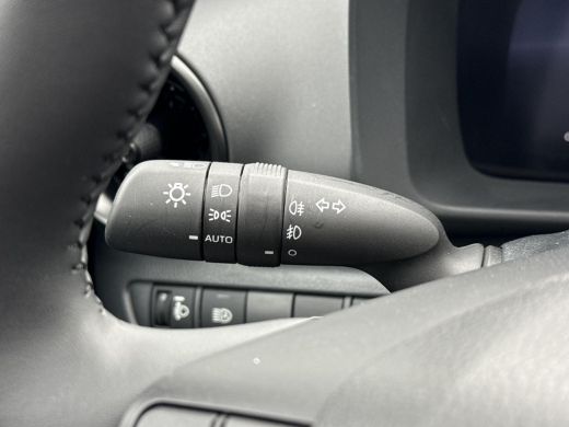 Toyota C-HR 1.8 Hybrid 140 First Edition **NAVIGATIE/ STUUR- EN STOELVERWARMING/ ELEK. ACHTERKLEP/ DODEHOEKDE... ActivLease financial lease