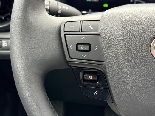 Toyota C-HR 1.8 Hybrid 140 First Edition **NAVIGATIE/ STUUR- EN STOELVERWARMING/ ELEK. ACHTERKLEP/ DODEHOEKDE... ActivLease financial lease