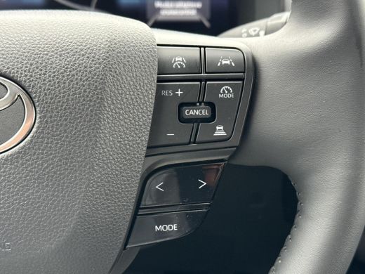 Toyota C-HR 1.8 Hybrid 140 First Edition **NAVIGATIE/ STUUR- EN STOELVERWARMING/ ELEK. ACHTERKLEP/ DODEHOEKDE... ActivLease financial lease