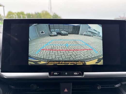 Toyota C-HR 1.8 Hybrid 140 First Edition **NAVIGATIE/ STUUR- EN STOELVERWARMING/ ELEK. ACHTERKLEP/ DODEHOEKDE... ActivLease financial lease