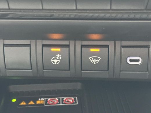 Toyota C-HR 1.8 Hybrid 140 First Edition **NAVIGATIE/ STUUR- EN STOELVERWARMING/ ELEK. ACHTERKLEP/ DODEHOEKDE... ActivLease financial lease