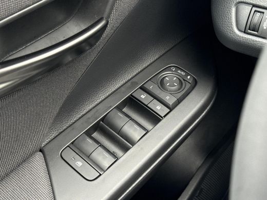 Toyota C-HR 1.8 Hybrid 140 First Edition **NAVIGATIE/ STUUR- EN STOELVERWARMING/ ELEK. ACHTERKLEP/ DODEHOEKDE... ActivLease financial lease