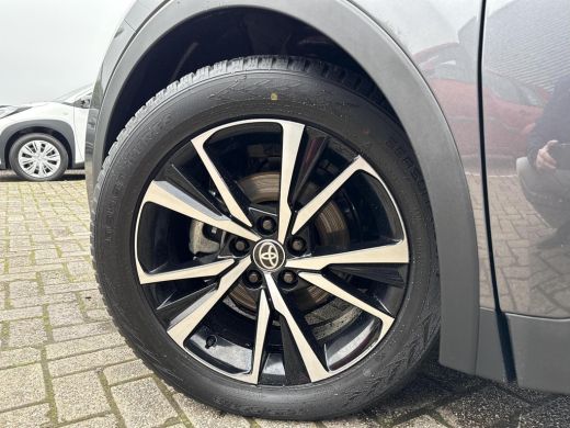 Toyota C-HR 1.8 Hybrid 140 First Edition **NAVIGATIE/ STUUR- EN STOELVERWARMING/ ELEK. ACHTERKLEP/ DODEHOEKDE... ActivLease financial lease