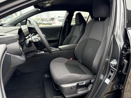 Toyota C-HR 1.8 Hybrid 140 First Edition **NAVIGATIE/ STUUR- EN STOELVERWARMING/ ELEK. ACHTERKLEP/ DODEHOEKDE... ActivLease financial lease