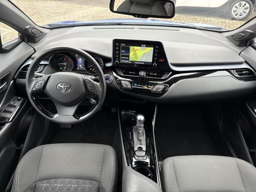 Toyota C-HR 1.8 Hybrid Style **TREKHAAK/ NAVIGATIE/ STOELVERWARMING/ JBL/ KEYLESS/ DODEHOEKDETECTIE/ 36 MAAND... ActivLease financial lease