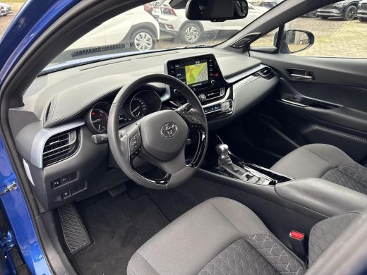 Toyota C-HR 1.8 Hybrid Style **TREKHAAK/ NAVIGATIE/ STOELVERWARMING/ JBL/ KEYLESS/ DODEHOEKDETECTIE/ 36 MAAND... ActivLease financial lease