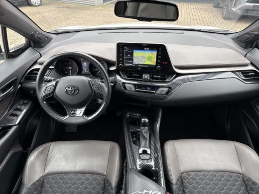 Toyota C-HR 2.0 Hybrid Executive **NAVIGATIE/ JBL/ DODEHOEKDETECTIE/ STOELVERWARMING/ 36 MAANDEN GARANTIE** ActivLease financial lease