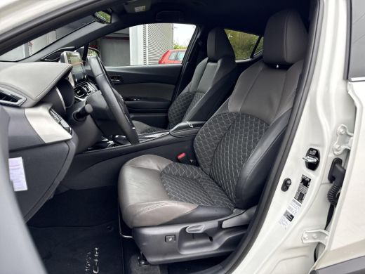 Toyota C-HR 2.0 Hybrid Executive **NAVIGATIE/ JBL/ DODEHOEKDETECTIE/ STOELVERWARMING/ 36 MAANDEN GARANTIE** ActivLease financial lease