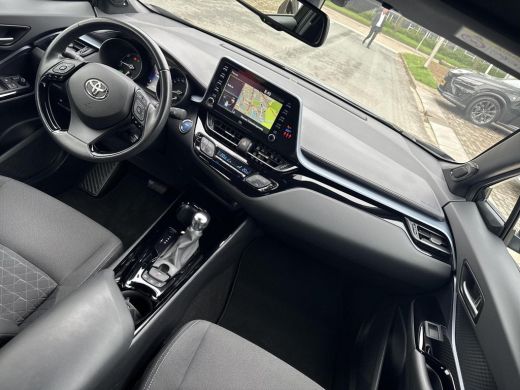 Toyota C-HR 2.0 Hybrid First Edition | 06-10141018 Voor meer informatie ActivLease financial lease