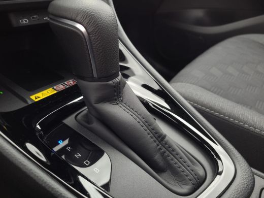 Toyota Yaris 1.5 Hybrid 115 First Edition Comfort Pack | Parkeersensoren | Blindspot | Apple CarPlay | Rijklaa... ActivLease financial lease