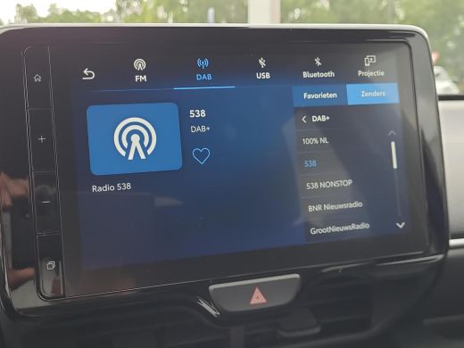 Toyota Yaris 1.5 Hybrid 115 First Edition Comfort Pack | Parkeersensoren | Blindspot | Apple CarPlay | Rijklaa... ActivLease financial lease