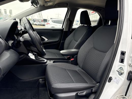 Toyota Yaris 1.5 Hybrid Active **APPLE CARPLAY & ANDROID AUTO/ ADAPTIVE CRUISE CONTROL/ CLIMATE CONTROL/ 36 MA... ActivLease financial lease
