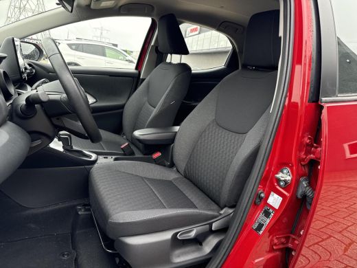 Toyota Yaris 1.5 Hybrid Dynamic **APPLE CARPLAY & ANDROID AUTO/ PARKEERCAMERA/ ADAPTIVE CRUISE CONTROL/ 36 MAA... ActivLease financial lease