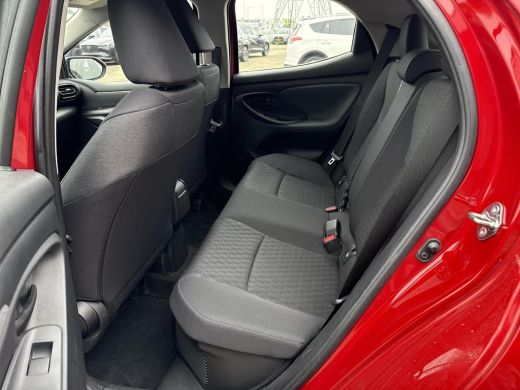 Toyota Yaris 1.5 Hybrid Dynamic **APPLE CARPLAY & ANDROID AUTO/ PARKEERCAMERA/ ADAPTIVE CRUISE CONTROL/ 36 MAA... ActivLease financial lease