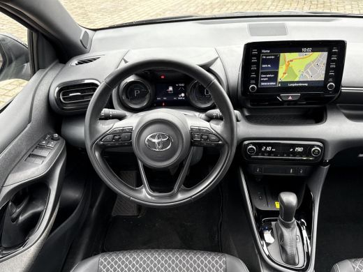 Toyota Yaris 1.5 Hybrid Executive **NAVIGATIE/ DODEHOEKDETECTIE/ STOELVERWARMING/ ADAPTIVE CRUISE CONTROL/ 36 ... ActivLease financial lease