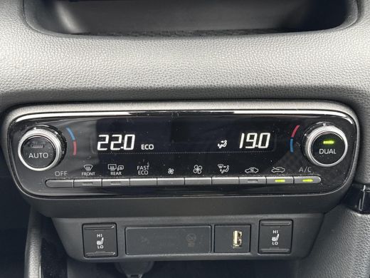 Toyota Yaris 1.5 Hybrid Executive **NAVIGATIE/ DODEHOEKDETECTIE/ STOELVERWARMING/ ADAPTIVE CRUISE CONTROL/ 36 ... ActivLease financial lease