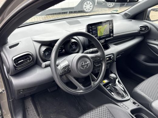 Toyota Yaris 1.5 Hybrid Executive **NAVIGATIE/ DODEHOEKDETECTIE/ STOELVERWARMING/ ADAPTIVE CRUISE CONTROL/ 36 ... ActivLease financial lease