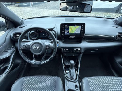 Toyota Yaris 1.5 Hybrid Executive **NAVIGATIE/ DODEHOEKDETECTIE/ STOELVERWARMING/ ADAPTIVE CRUISE CONTROL/ 36 ... ActivLease financial lease