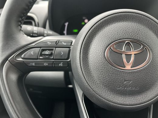 Toyota Yaris Cross 1.5 Hybrid 115 First Edition | Stoel- + stuurverwarming | Carplay | Parkeercamera | Keyless entry... ActivLease financial lease