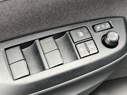 Toyota Yaris Cross 1.5 Hybrid 115 First Edition | Stoel- + stuurverwarming | Carplay | Parkeercamera | Keyless entry... ActivLease financial lease
