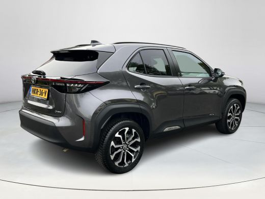 Toyota Yaris Cross 1.5 Hybrid 115 First Edition | Stoel- + stuurverwarming | Carplay | Parkeercamera | Keyless entry... ActivLease financial lease