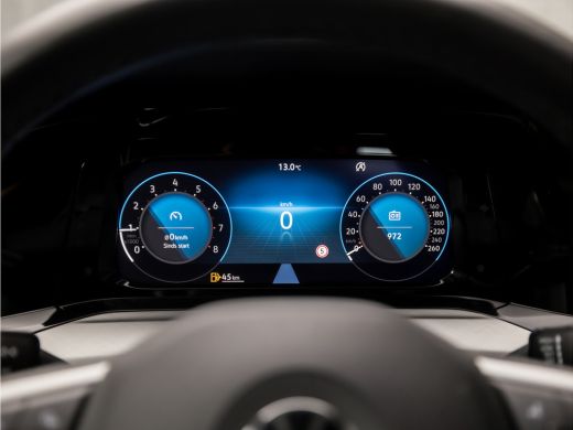Volkswagen Golf 1.5 TSI Sport (APPLE CARPLAY, GROOT NAVI, DIGITALE COCKPIT, KEYLESS, LM VELGEN, SPORTSTOELEN, ADA... ActivLease financial lease