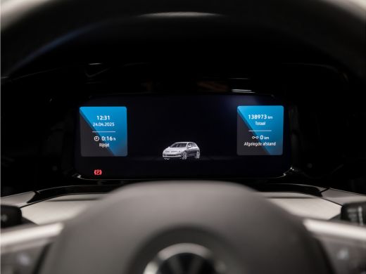 Volkswagen Golf 1.5 TSI Sport (APPLE CARPLAY, GROOT NAVI, DIGITALE COCKPIT, KEYLESS, LM VELGEN, SPORTSTOELEN, ADA... ActivLease financial lease