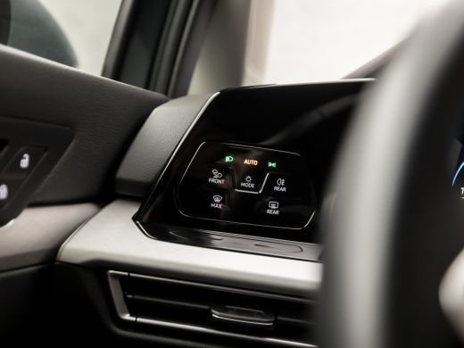 Volkswagen Golf 1.5 TSI Sport (APPLE CARPLAY, GROOT NAVI, DIGITALE COCKPIT, KEYLESS, LM VELGEN, SPORTSTOELEN, ADA... ActivLease financial lease
