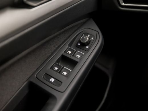 Volkswagen Golf 1.5 TSI Sport (APPLE CARPLAY, GROOT NAVI, DIGITALE COCKPIT, KEYLESS, LM VELGEN, SPORTSTOELEN, ADA... ActivLease financial lease