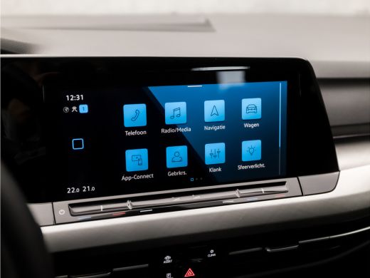 Volkswagen Golf 1.5 TSI Sport (APPLE CARPLAY, GROOT NAVI, DIGITALE COCKPIT, KEYLESS, LM VELGEN, SPORTSTOELEN, ADA... ActivLease financial lease