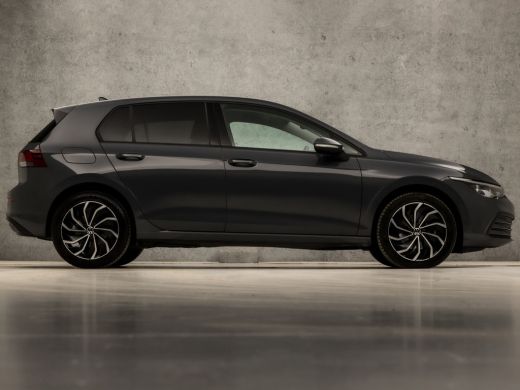 Volkswagen Golf 1.5 TSI Sport (APPLE CARPLAY, GROOT NAVI, DIGITALE COCKPIT, KEYLESS, LM VELGEN, SPORTSTOELEN, ADA... ActivLease financial lease
