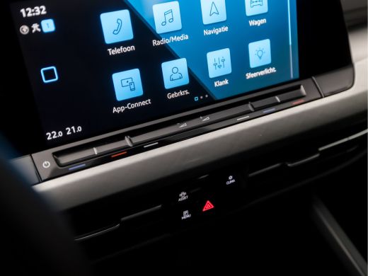 Volkswagen Golf 1.5 TSI Sport (APPLE CARPLAY, GROOT NAVI, DIGITALE COCKPIT, KEYLESS, LM VELGEN, SPORTSTOELEN, ADA... ActivLease financial lease