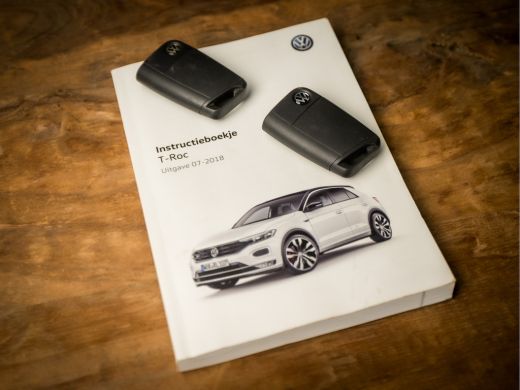 Volkswagen T-Roc 1.0 TSI Sport (APPLE CARPLAY, GROOT NAVI, CLIMATE, ADAPTIVE CRUISE, SPORTSTOELEN, GETINT GLAS, PA... ActivLease financial lease
