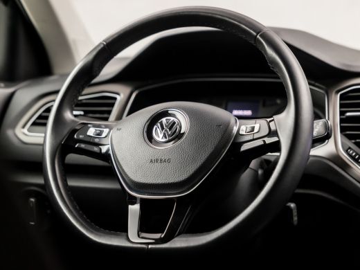 Volkswagen T-Roc 1.0 TSI Sport (APPLE CARPLAY, GROOT NAVI, CLIMATE, ADAPTIVE CRUISE, SPORTSTOELEN, GETINT GLAS, PA... ActivLease financial lease