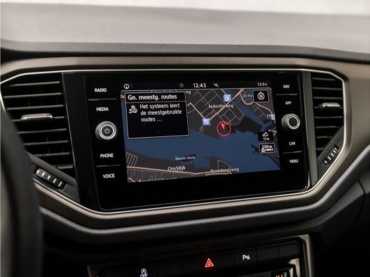 Volkswagen T-Roc 1.0 TSI Sport (APPLE CARPLAY, GROOT NAVI, CLIMATE, ADAPTIVE CRUISE, SPORTSTOELEN, GETINT GLAS, PA... ActivLease financial lease