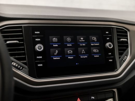 Volkswagen T-Roc 1.0 TSI Sport (APPLE CARPLAY, GROOT NAVI, CLIMATE, ADAPTIVE CRUISE, SPORTSTOELEN, GETINT GLAS, PA... ActivLease financial lease