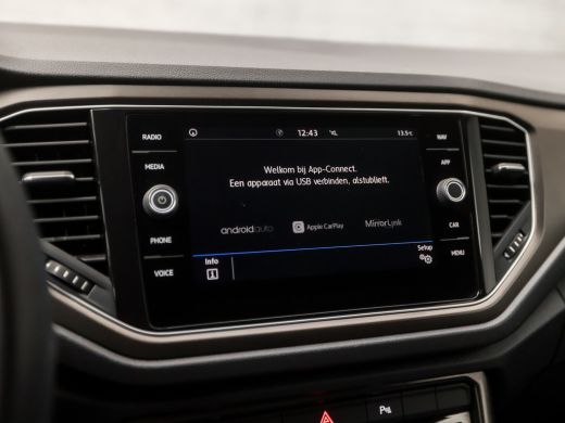 Volkswagen T-Roc 1.0 TSI Sport (APPLE CARPLAY, GROOT NAVI, CLIMATE, ADAPTIVE CRUISE, SPORTSTOELEN, GETINT GLAS, PA... ActivLease financial lease