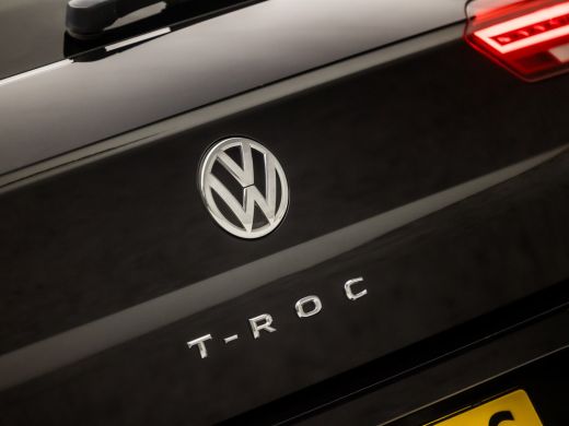 Volkswagen T-Roc 1.0 TSI Sport (APPLE CARPLAY, GROOT NAVI, CLIMATE, ADAPTIVE CRUISE, SPORTSTOELEN, GETINT GLAS, PA... ActivLease financial lease