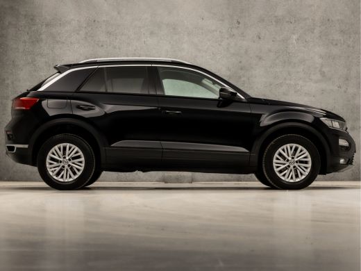 Volkswagen T-Roc 1.0 TSI Sport (APPLE CARPLAY, GROOT NAVI, CLIMATE, ADAPTIVE CRUISE, SPORTSTOELEN, GETINT GLAS, PA... ActivLease financial lease