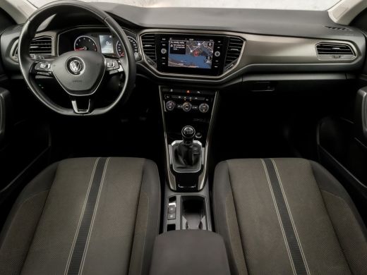 Volkswagen T-Roc 1.0 TSI Sport (APPLE CARPLAY, GROOT NAVI, CLIMATE, ADAPTIVE CRUISE, SPORTSTOELEN, GETINT GLAS, PA... ActivLease financial lease