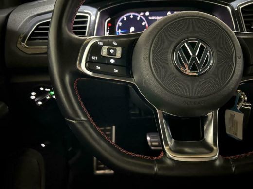 Volkswagen T-Roc 1.5 TSI Sport R-Line Pano CarPlay ACC NAP ActivLease financial lease