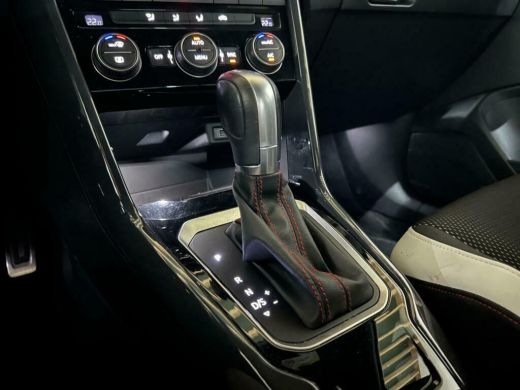 Volkswagen T-Roc 1.5 TSI Sport R-Line Pano CarPlay ACC NAP ActivLease financial lease