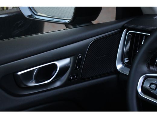 Volvo  V60 Volvo 2.0 T6 Plug-in hybrid AWD Ultra Dark | Panoramadak | Harman/Kardon | Trekhaak | Camera | Pi... ActivLease financial lease