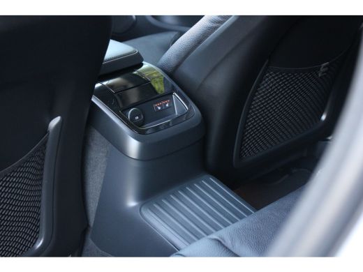 Volvo  V60 Volvo 2.0 T6 Plug-in hybrid AWD Ultra Dark | Panoramadak | Harman/Kardon | Trekhaak | Camera | Pi... ActivLease financial lease