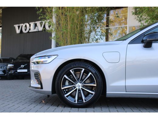 Volvo  V60 Volvo 2.0 T6 Plug-in hybrid AWD Ultra Dark | Panoramadak | Harman/Kardon | Trekhaak | Camera | Pi... ActivLease financial lease