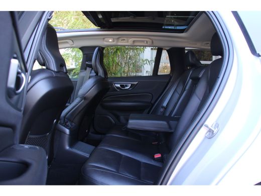 Volvo  V60 Volvo 2.0 T6 Plug-in hybrid AWD Ultra Dark | Panoramadak | Harman/Kardon | Trekhaak | Camera | Pi... ActivLease financial lease