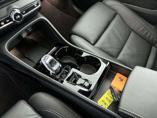 Volvo  XC40 T5 Recharge Ultimate Dark | 19" Allseason | Leder | Panoramadak | 360 Camera | Harman Kardon | El... ActivLease financial lease