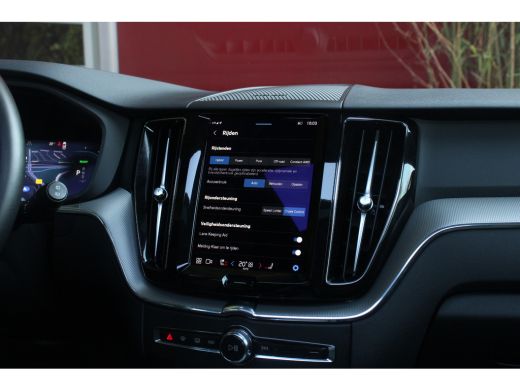 Volvo  XC60 Volvo 2.0 T6 Plug-in hybrid AWD R-Design | Harman/Kardon | 360 Camera | Panoramadak | Memory ActivLease financial lease